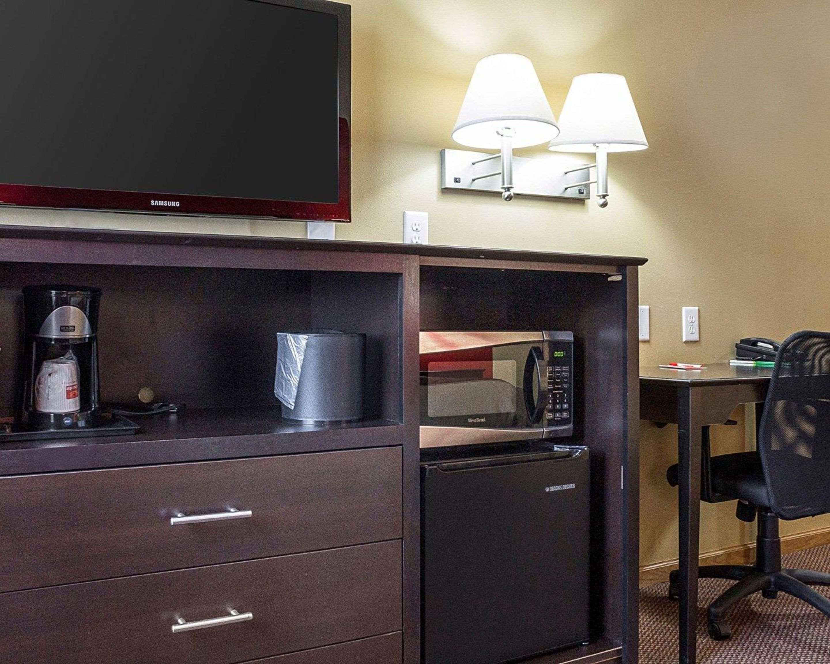 Econo Lodge Jamestown Luaran gambar